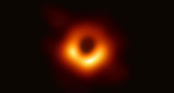 Para ilmuwan menangkap foto pertama lubang hitam menggunakan Google Cloud.