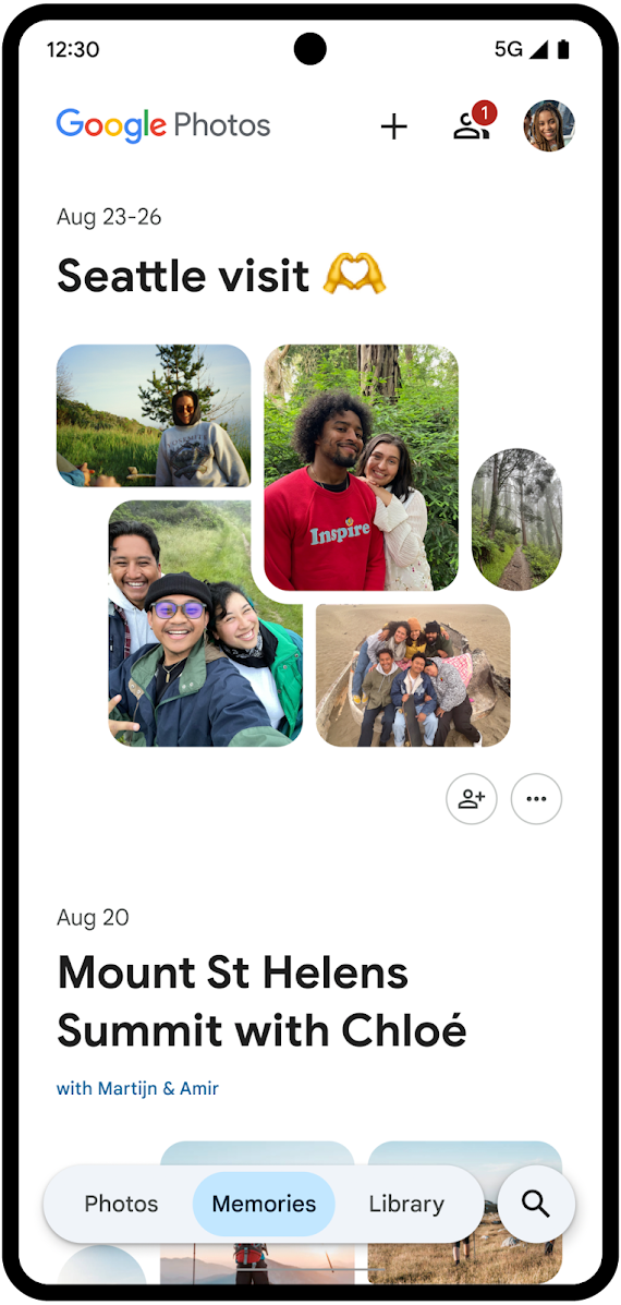 Android スマートフォンで Google フォトのタイムライン ビューを表示し、AI によりキュレートされた写真のコレクションを見ている。