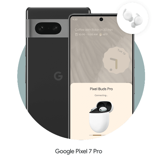 Et par øretelefoner i en cirkel svæver over det højre hjørne af en Galaxy Pixel 7 Pro-telefon. Telefonen parres med et sæt Android-øretelefoner.