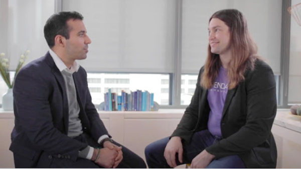 Nikhil Kaul de Google Cloud y Dale Bruce Hopkins, director de tecnología de Vendasta, conversan 