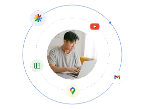 ノートパソコンを使用している男性が、Google 広告の各種フォーマットを含んだエコシステムを表すイラストに囲まれている。