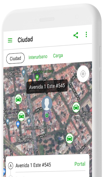 Karte auf einem Smartphone, auf der Autos in der Nähe eines Fahrgaststandorts zu sehen sind