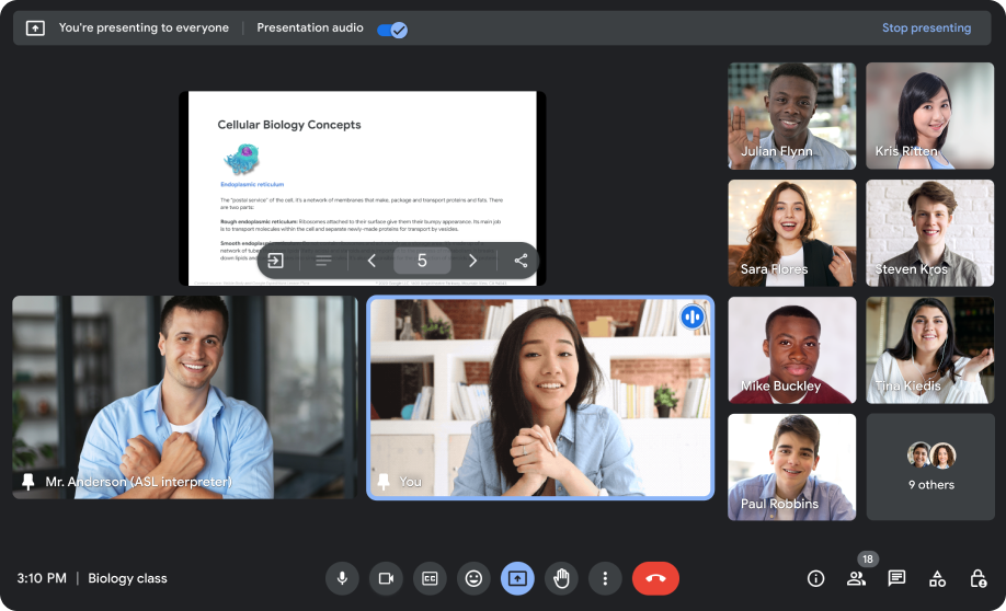 In een virtuele vergadering in Google Meet zijn een presentatie, een spreker en een gebarentolk tegelijk vastgezet midden op het scherm. De andere deelnemers worden aan de rechterkant getoond.