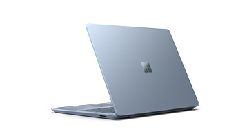 冰晶蓝 Surface Laptop Go 3 以后部视角显示，画面上显示有部分键盘。