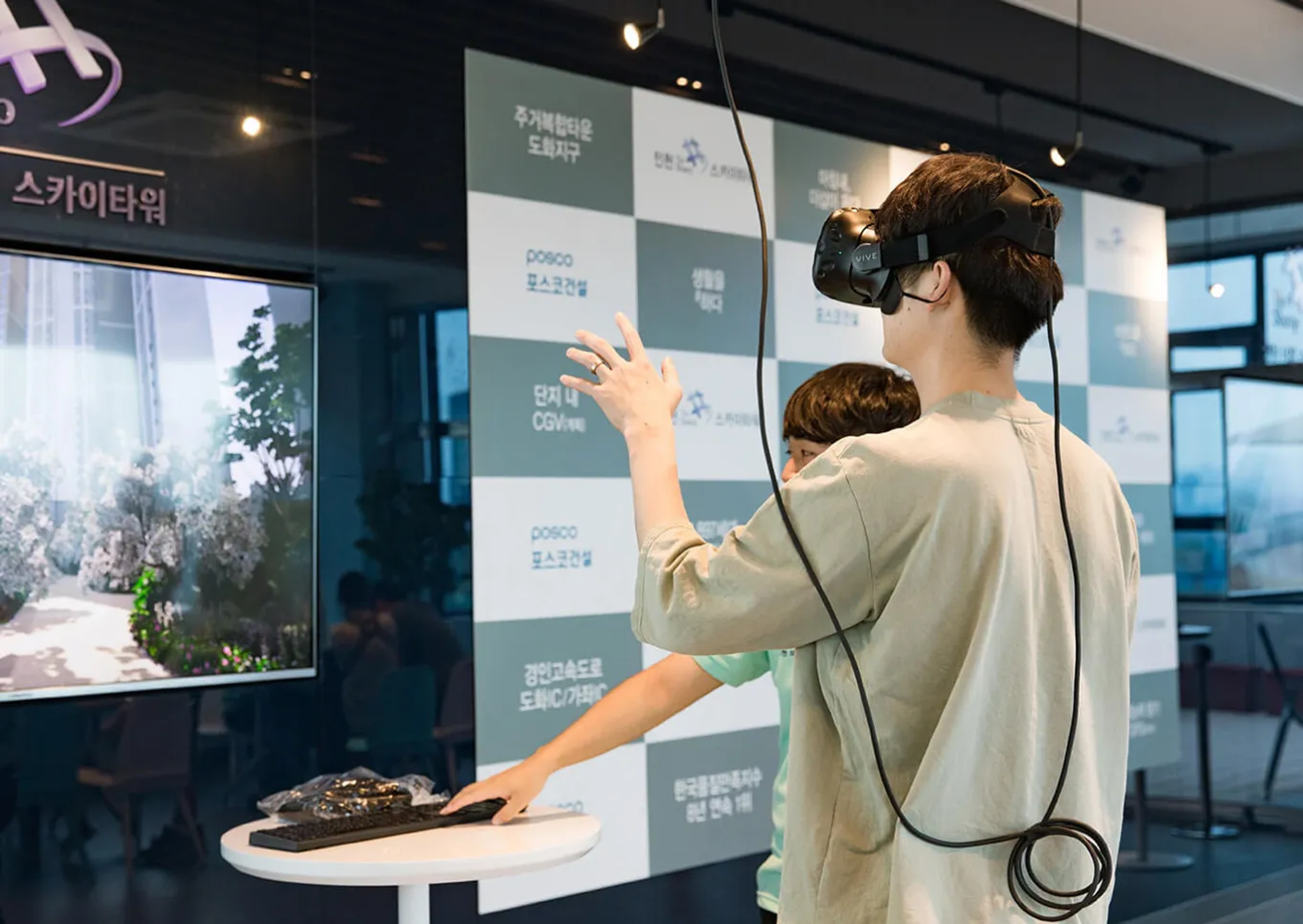 Man using a VR headsert