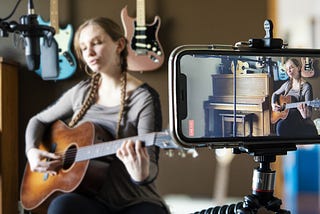 22 tips for livestreaming musicians who want to make money by going live