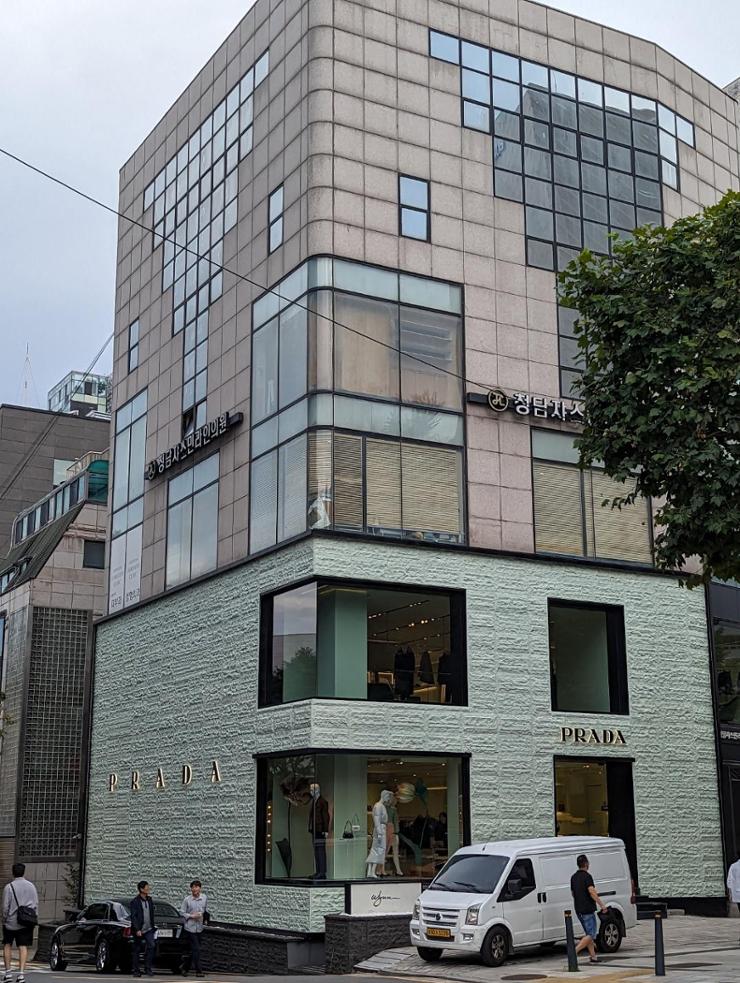 A Prada  flagship store located in the Cheongdam commercial neighborhood of southern Seoul / Courtesy of Cushman & Wakefield