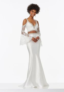 Style 99068 MoriLee White Size 4 V Neck Prom Mermaid Dress on Queenly