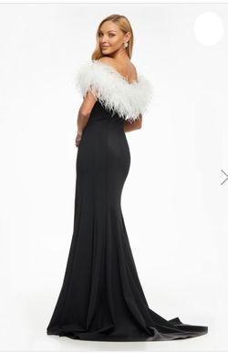 Style 11101 Ashley Lauren Black Size 4 Prom Floor Length Short Height Mermaid Dress on Queenly