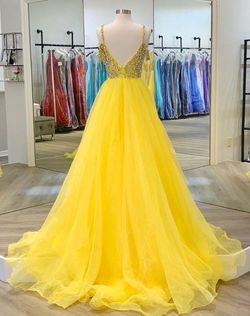 Style 1991 Ashley Lauren Yellow Size 4 Prom Floor Length Ball gown on Queenly