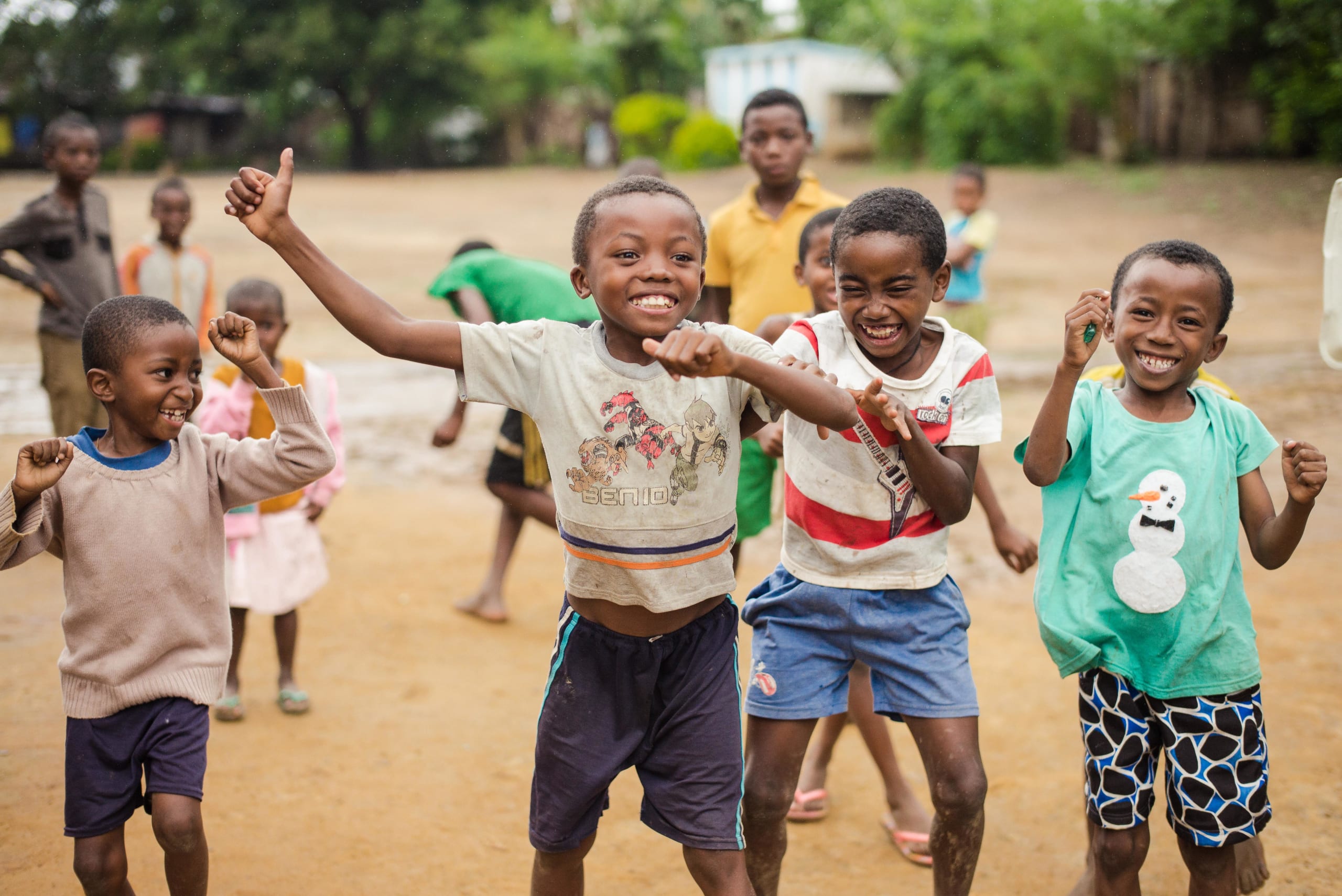 Billede af børn, der smiler og griner i Madagaskar