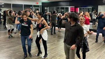 <p><b>Rhythms Dance Studio</b></p> 
<p><b>The dance school for the social dancer... even those with 2 left feet...</b></p> 
<p><b>***Salsa / Bachata ***</b></p> 
<p>If your looking for something to do, want to be confident on the dance floor or you alread