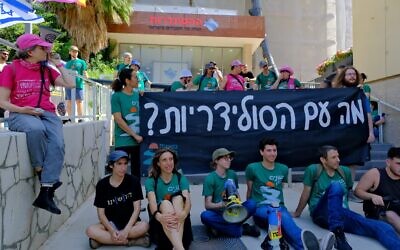 The Changing Direction protest group stages a rally calling for elections, outside the Histadrut labor federation building in Tel Aviv, June 24, 2024. (Adar Eyal / Pro-Democracy Protest Movement)