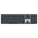 Magic Keyboard med talltastatur i svart har piltaster i omvendt «T»-form og egne taster for side opp og side ned.