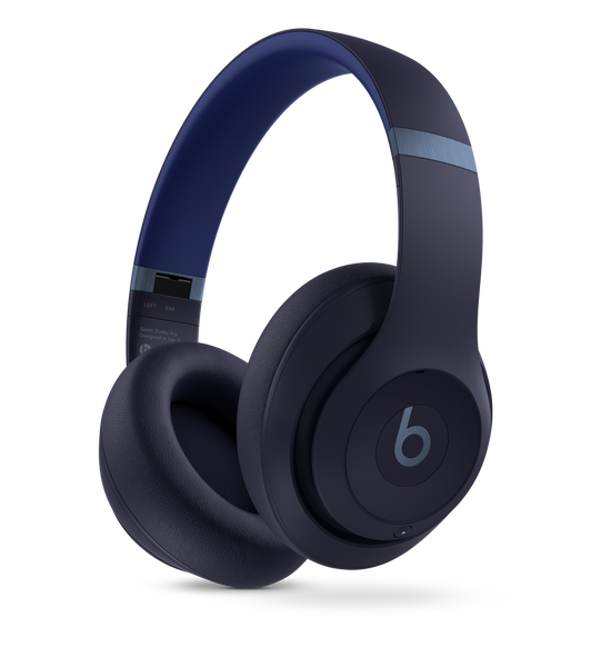 Słuchawki bezprzewodowe Beats Studio Pro Wireless w kolorze granatowym z pokrytymi ekologiczną skórą poduszkami UltraPlush zapewniającymi niezwykłą wygodę i trwałość.