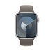 Agyagszínű (barna) sportszíj 45 mm-es Apple Watchon. A képen jól látható a Digital Crown.