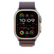 Alpine Loop i indigo, Apple Watch med urkasse på 49 mm, sideknap og Digital Crown