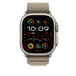 Loop Alpine azeitona a mostrar o Apple Watch com caixa de 49 mm, botão lateral e Digital Crown