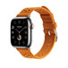 Bracelet Simple Tour Tricot Orange, montrant le cadran de l’Apple Watch et la Digital Crown.