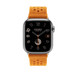 Un cinturino Simple Tour Tricot color Orange (arancione); è visibile anche il quadrante di Apple Watch.