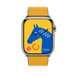 Bracelet Simple Tour Twill Jump Jaune d’Or/Bleu Jean (jaune), montrant le cadran de l’Apple Watch.