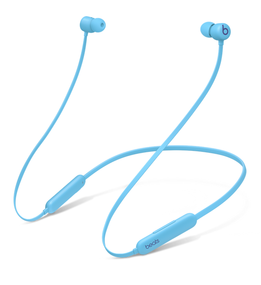 De trådløse Beats Flex-øretelefoner til hele dagen i flammeblå har et akustisk design med to kamre for at opnå enestående stereoadskillelse med fyldig og nøjagtig bas.