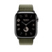 Image montrant le bracelet Toile H simple tour noir et vert militaire et le cadran d’une Apple Watch. 