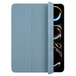 Smart Folio azul denim para un iPad Pro con un panel doblado hacia atrás para mostrar la pantalla del iPad