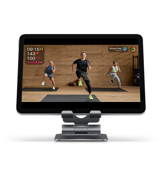 Satechi 摺合式鋁金屬企架可妥善固定好你的 iPhone 或 iPad，方便觀看健身影片或進行 FaceTime 通話。