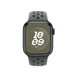 Apple Watch의 41mm 케이스 및 Digital Crown을 보여주는 카고 카키(다크 그린) Nike 스포츠 밴드.