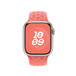 魔幻橙粉色 (橙色) Nike 運動型錶帶，展示 Apple Watch 具備 41 公釐錶殼與數位錶冠。