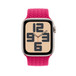 覆盆莓色編織單圈錶環的正面，展示 Apple Watch 錶面與數位錶冠。