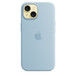 淡藍色 iPhone 15 MagSafe 矽膠保護殼，中央嵌有 Apple 標誌，安裝在黃色 iPhone 15 上，可看到露出的相機。