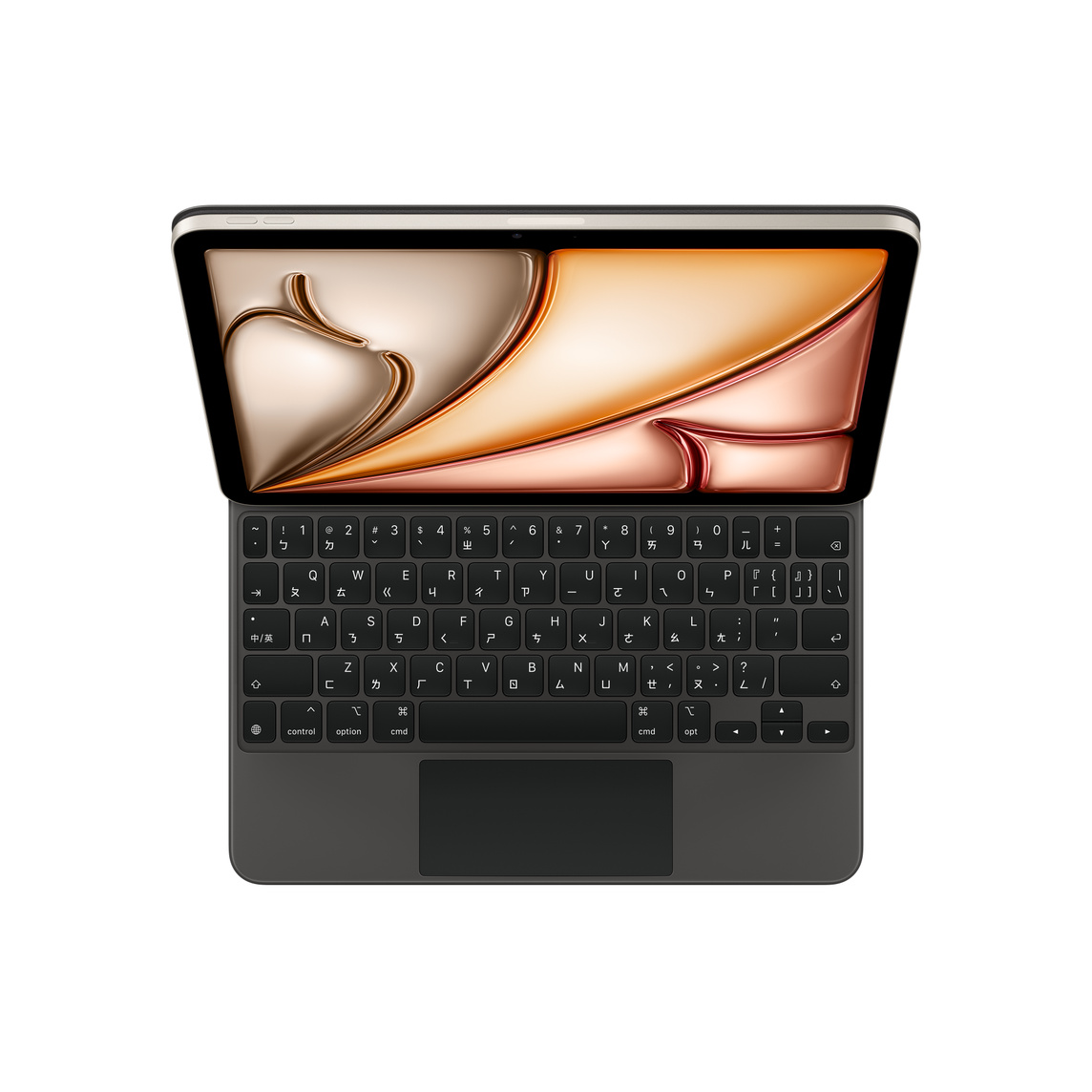 圖片展示與 iPad Air 貼合的黑色巧控鍵盤，鍵盤上有白色字體的黑色按鍵、倒 T 形排列的方向鍵和內建的觸控式軌跡板。