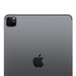 深空灰色 11 英寸 iPad Pro 的背面外观，展示背面左上角的 Pro 级摄像头系统，以及中央的 Apple 标志。
