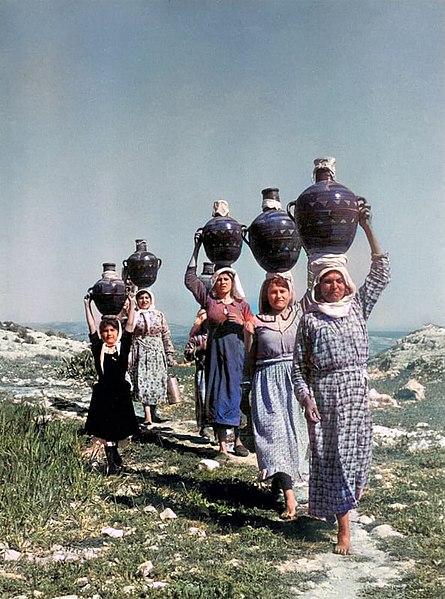 File:A group of women in the town of Zefta, southern Lebanon.jpg