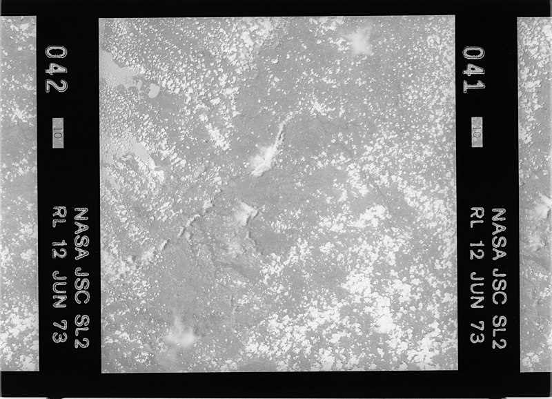 File:SL2-12-41 - View of Earth.jpg