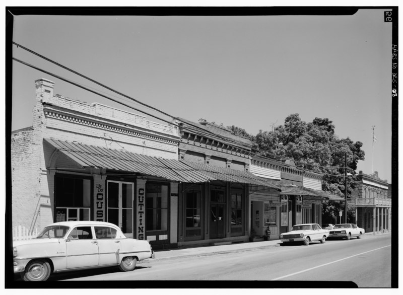 File:Historic American Buildings Survey, August, 1971 STREETSCAPE SHOWING SOUTH (FRONT) ELEVATIONS OF LOVE AND BILGER TIN SHOP (FAR LEFT), SACHS BROTHERS STORE, NEUBER'S JEWELRY HABS ORE,15-JACVI,57-1.tif