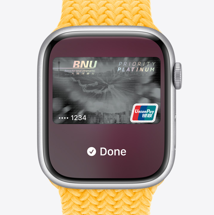 Apple Watch Series 9 顯示以 Apple Pay 使用信用卡付款。