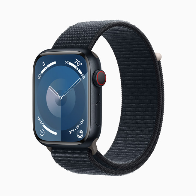 Apple Watch Series 9 i aluminium i farven midnat med Sport Loop i farven midnat.