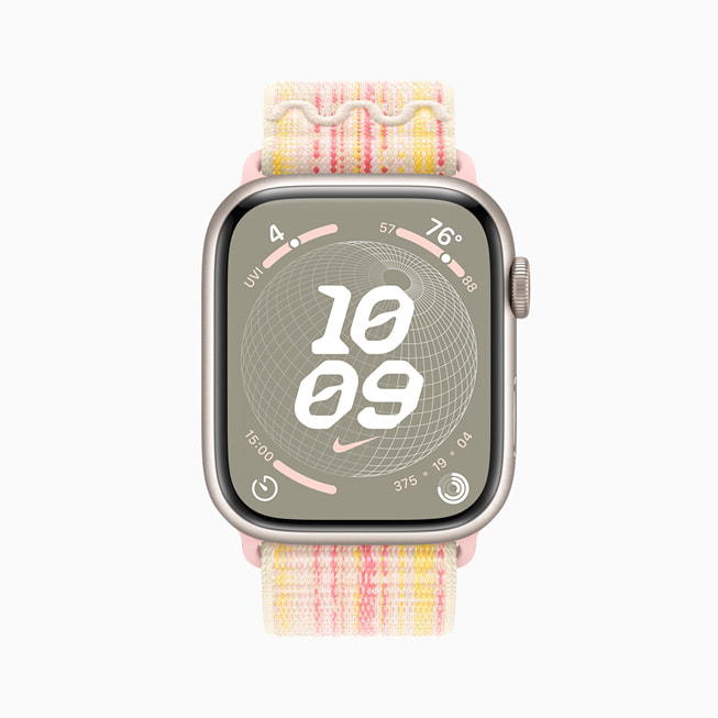 Apple Watch Series 9 顯示「Nike 地球」錶面。