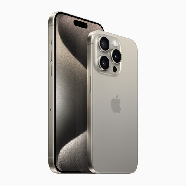 Se muestran los modelos de iPhone 15 Pro en titanio natural.