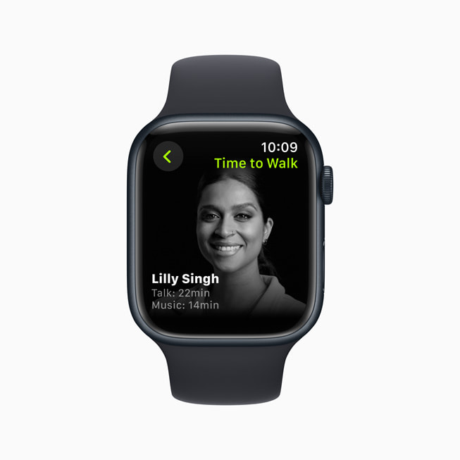 Se muestra Hora de Caminar con Lilly Singh en un iPhone y un Apple Watch.