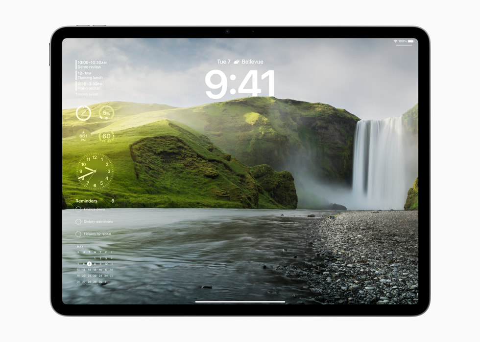 A Tela Bloqueada com widgets é mostrada no novo iPad Air.