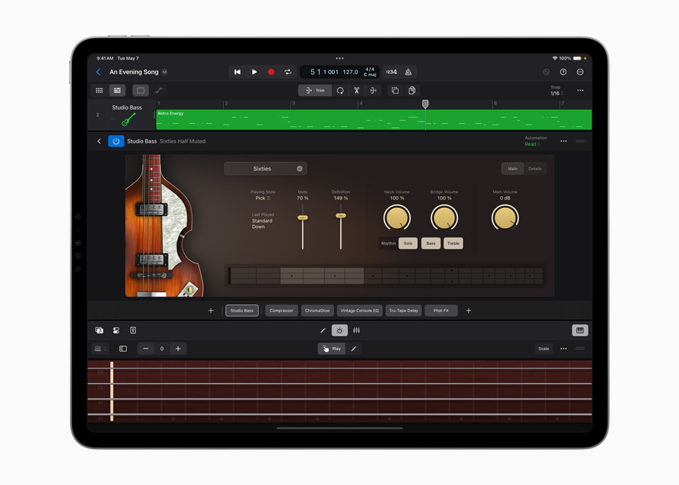 圖片展示 13 吋 iPad Pro 上的 Bass Player 畫面。