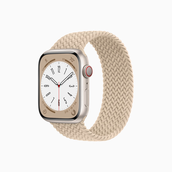 L’Apple Watch Series 8 avec boîtier en aluminium lumière stellaire et bracelet Boucle unique tressée.