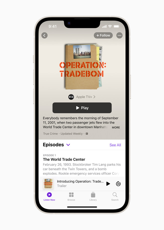 Bir iPhone ekranında “Operation: Tradebom” için Apple Podcasts açılış sayfası gösteriliyor. 
