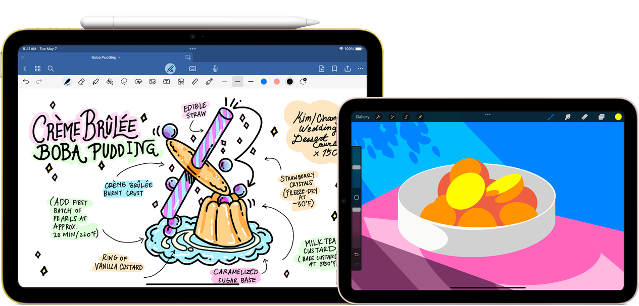 Kairėje – horizontalios padėties 10-os kartos „iPad“, kuriame rodomas pastabų ir piešinio vaizdas ir prie kurio viršutinės dalie pritvirtintas „Apple Pencil USB-C“. Dešinėje – horizontalios padėties „iPad mini“, kuriame rodoma spalvinga iliustracija, sukurta naudojant „ProCreate“.