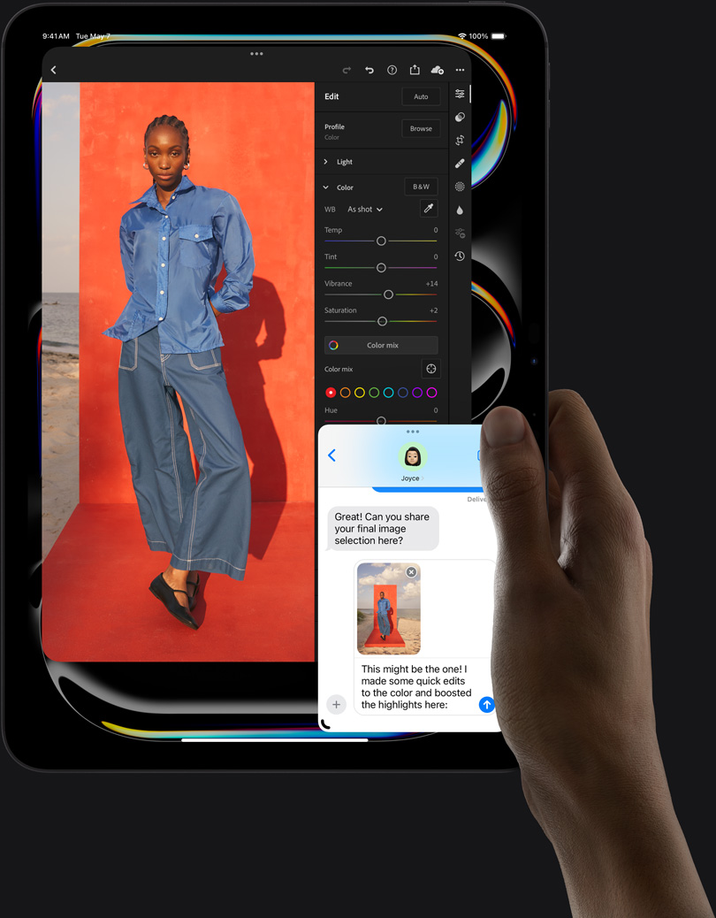 Lietotājs ar iPad Pro rokā, vertikāls novietojums, redzama cilvēka portreta rediģēšana un iMessage saruna ekrāna apakšdaļā