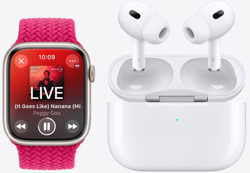 Egy zeneszámot lejátszó Apple Watch Series 9 egy AirPods Pro mellett.
